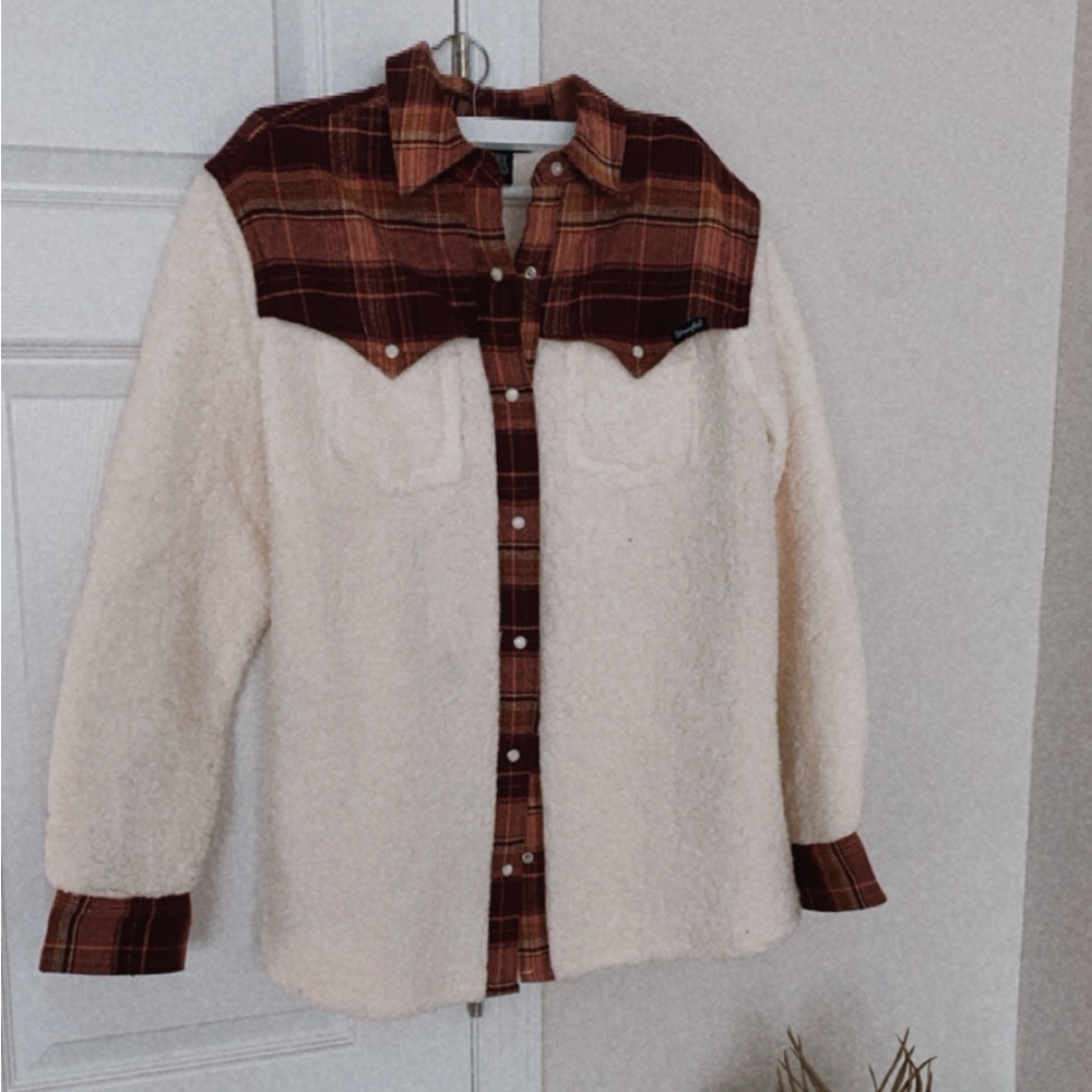 Must have wrangler jacket pearl snap!